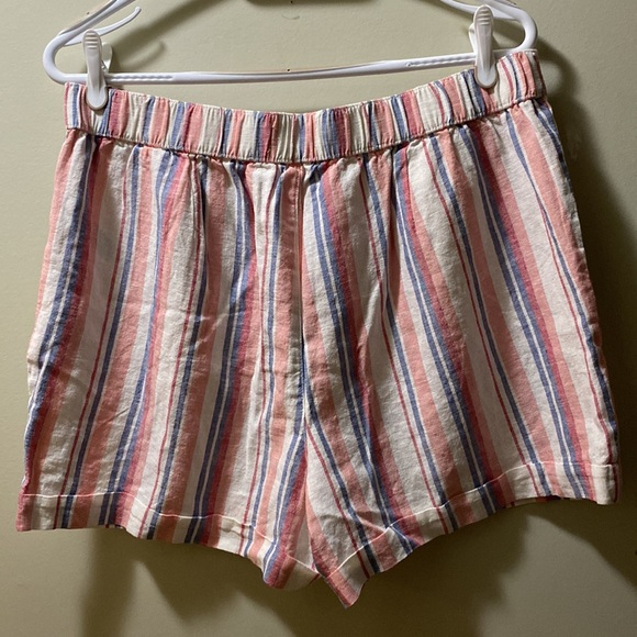 DORTHY PERKINS SHORTS Size 10 - Picture 4 of 4